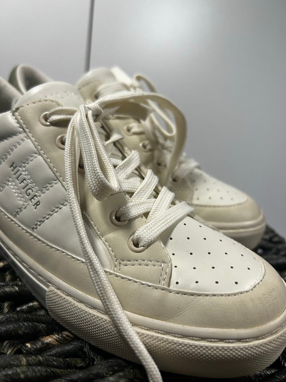Tommy Hilfiger Loliene Ivory Multi Court Sneakers Women’s 7.5M TWLOLIENE-R